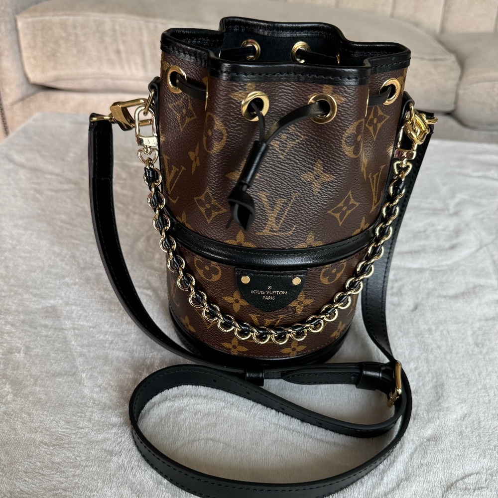 BRAND NEW! CANOE BUCKET BAG -M83480